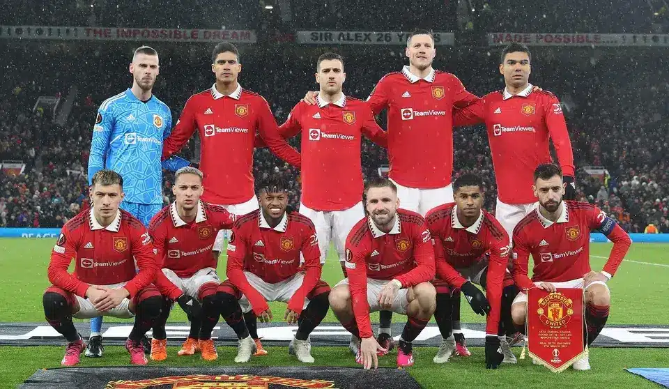 Manchester United নেভিগেটিং চ্যালেঞ্জ, অ্যাস্পায়িং ফর গ্লোরি